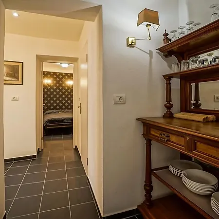 Ludovic - Centru Vechi - Piata Unirii Apartment *